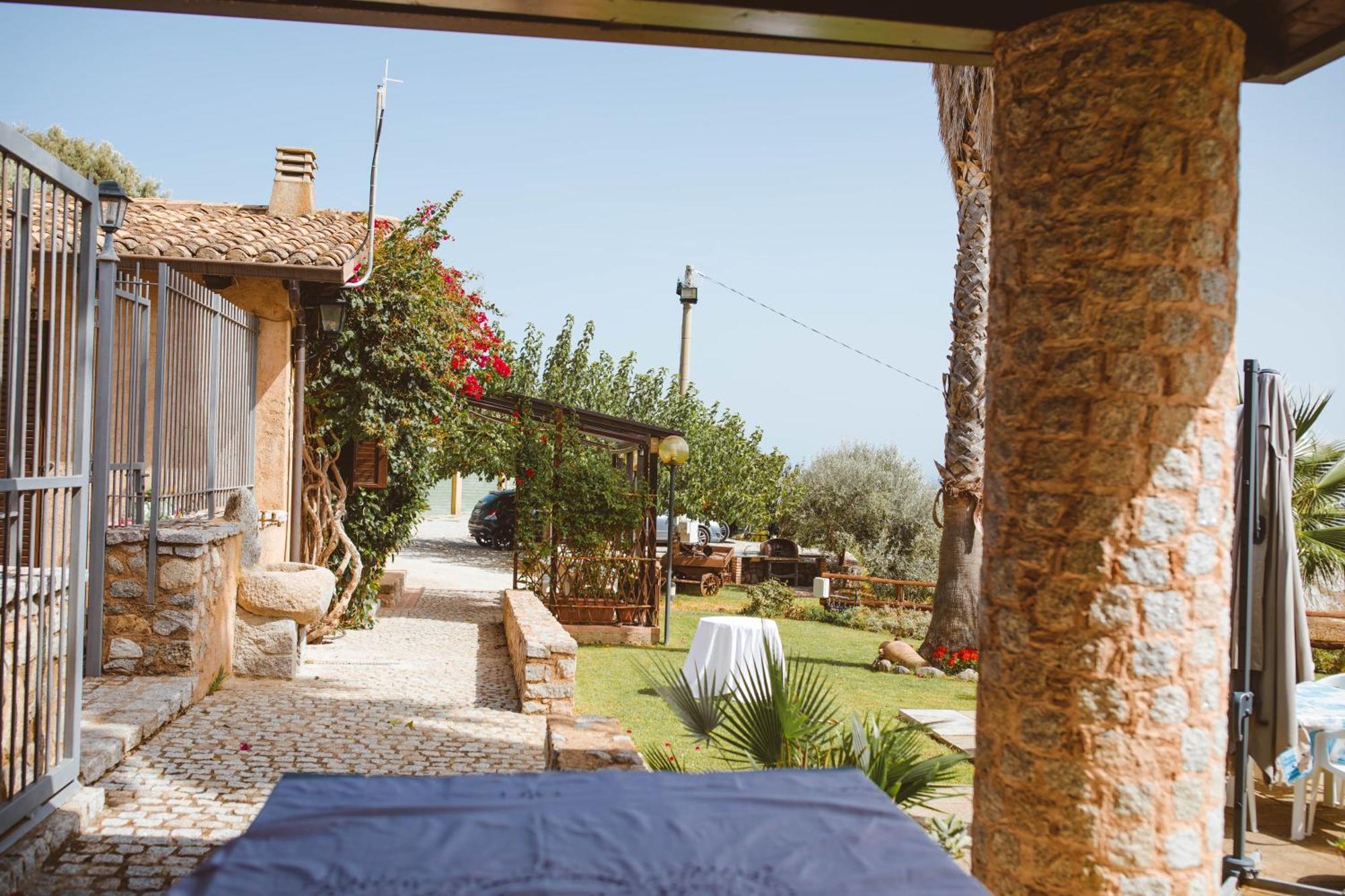 Calami - Villa Romeo - Private Apartments With Pool, Seaview & Olive Grove Santa Caterina Dello Ionio Marina Exterior photo