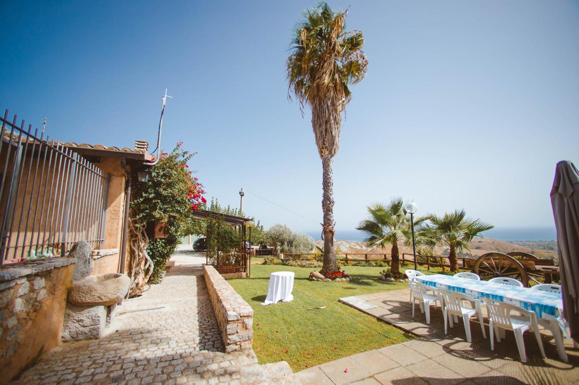 Calami - Villa Romeo - Private Apartments With Pool, Seaview & Olive Grove Santa Caterina Dello Ionio Marina Exterior photo