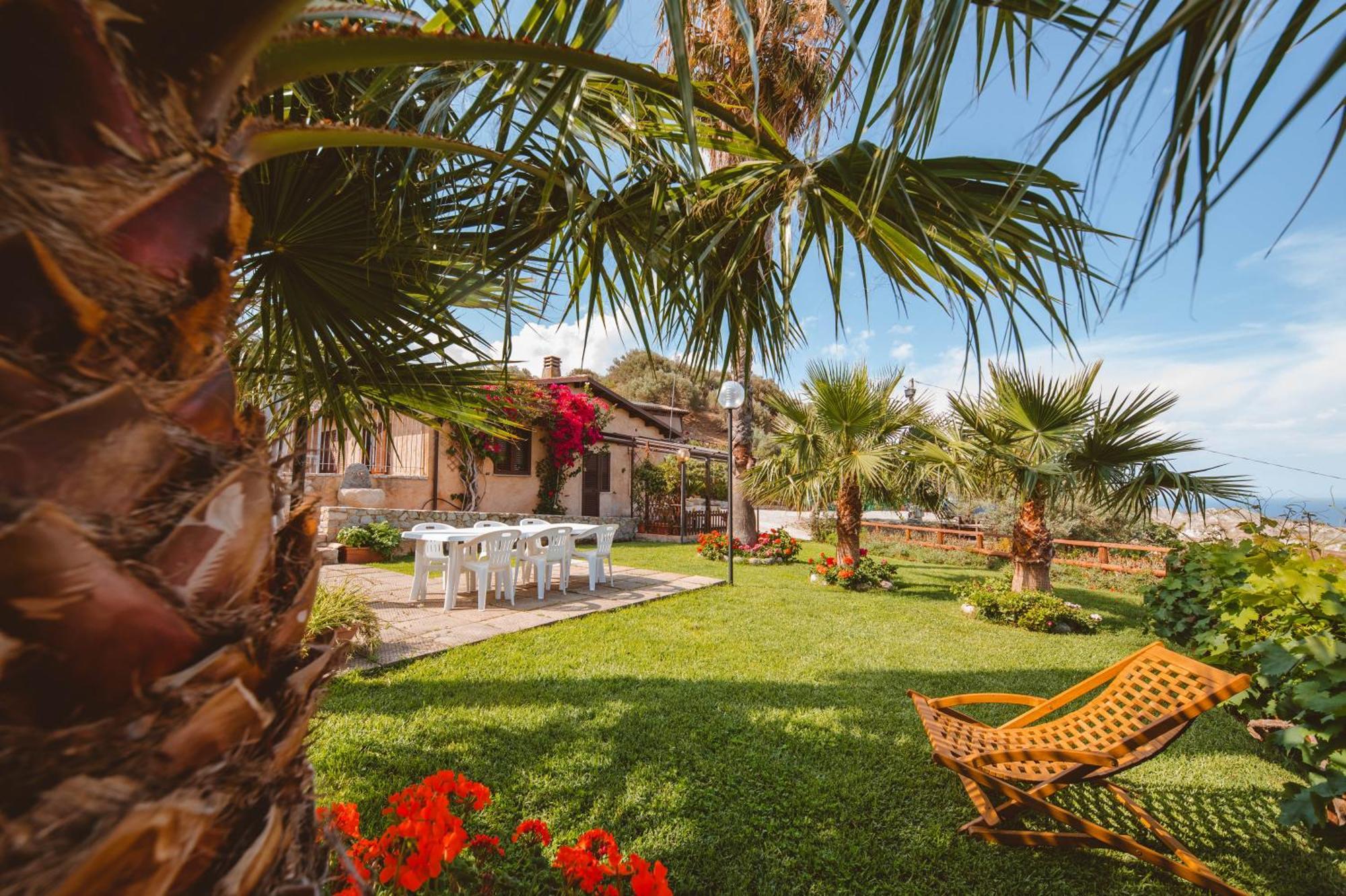 Calami - Villa Romeo - Private Apartments With Pool, Seaview & Olive Grove Santa Caterina Dello Ionio Marina Exterior photo